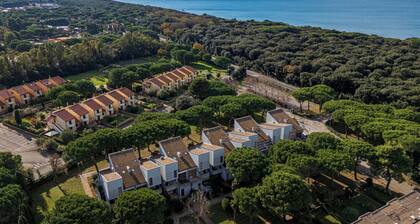 Apartment 'San Vincenzo Podere San Luigi' with Private Terrace, Balcony and Air Conditioning