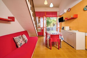 Interior - Apartment 'San Vincenzo Podere San Luigi' with Private Terrace, Balcony and Air Conditioning (San Vincenzo)