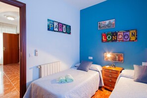 5 habitaciones, tabla de planchar con plancha y wifi gratis 