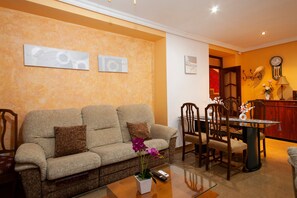 Interior - Country House 'Carmen House' with Private Pool, Wi-Fi and Air Conditioning (Torrequebradilla)