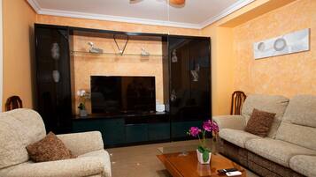 TV, caminetto, tavolo da ping pong