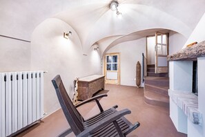 Interior - Apartment 'Papavero Rosso' with Mountain View, Wi-Fi and Air Conditioning (Salò)