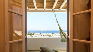A room with a view of the sea, a hammock, and a stone floor. - Apartment 'Casa D'irene Mykonian Residence' with Sea View, Wi-Fi and Air Conditioning (Mýkonos City)