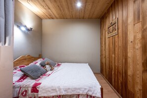 3 camere, ferro/asse da stiro, Wi-Fi gratuito