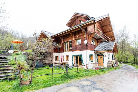 Exterior. Apartment "La Poya" with Mountain Views, Private Terrace and Wi-Fi