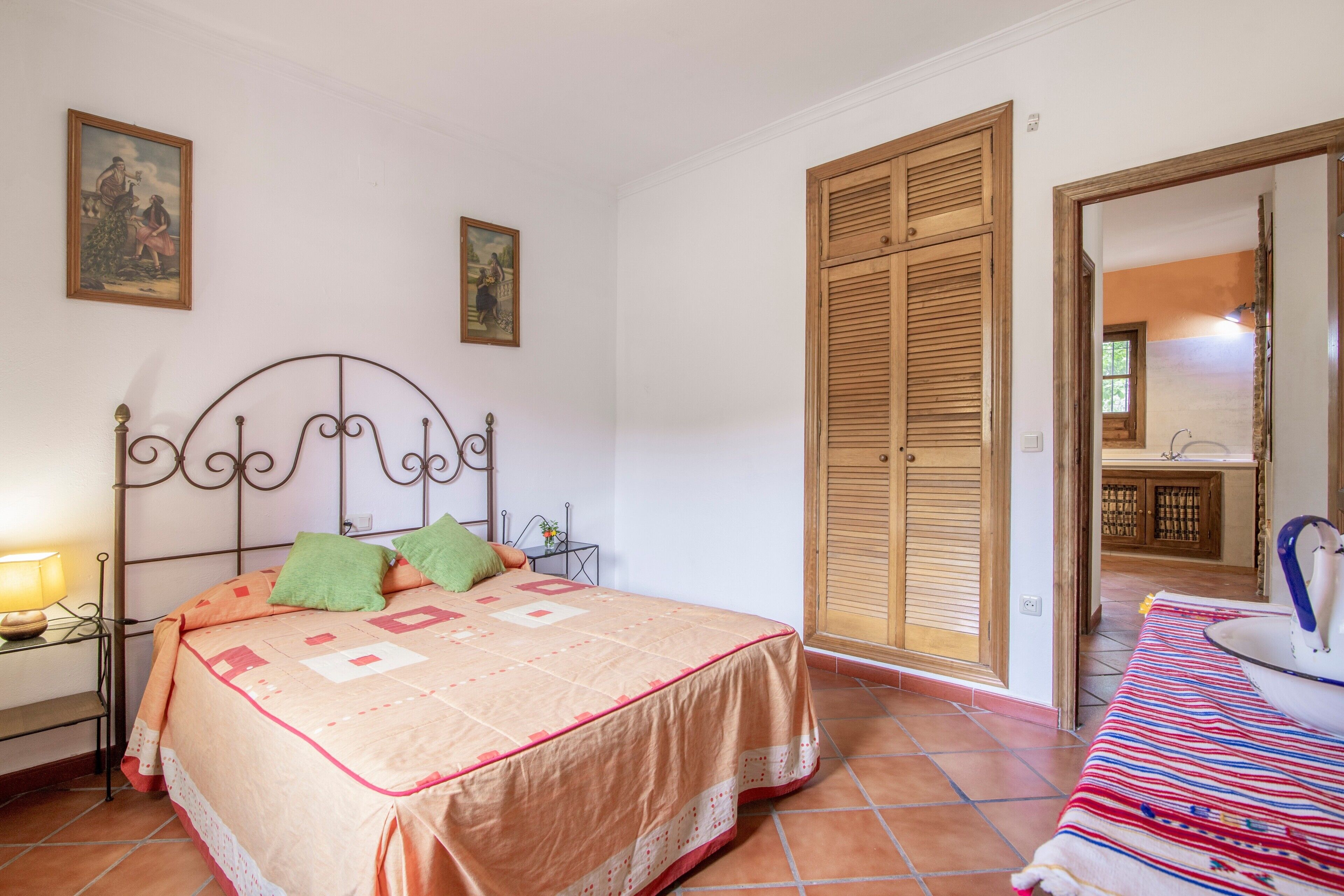 4 bedrooms, bed sheets, wheelchair access