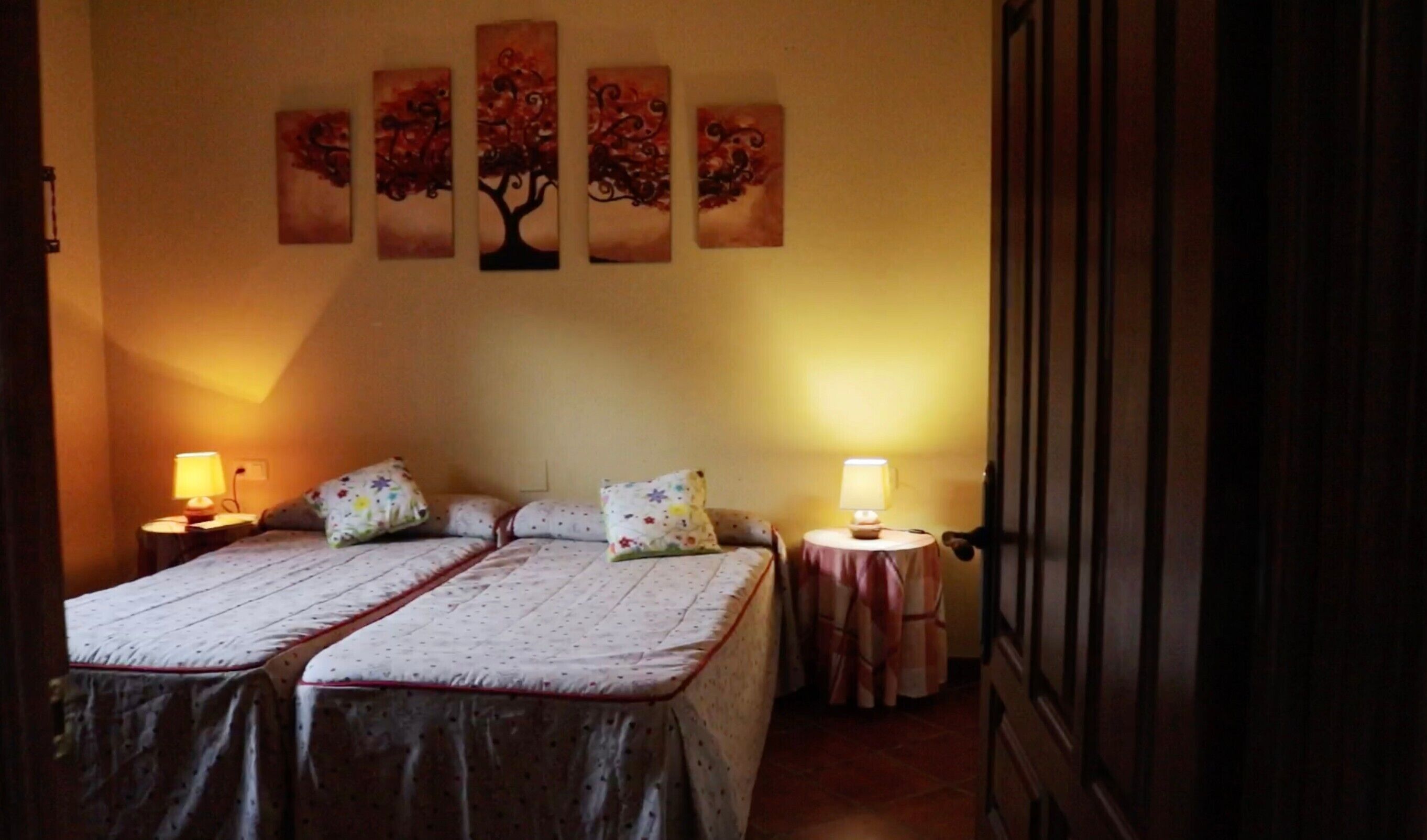 4 bedrooms, bed sheets, wheelchair access