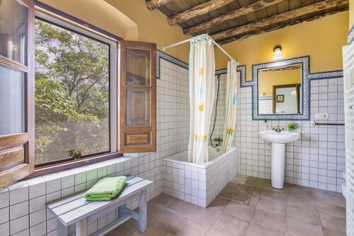 Eco-friendly Finca Morera with Mountain Views, Private Pool and Terrace