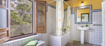 Eco-friendly Finca Morera with Mountain Views, Private Pool and Terrace