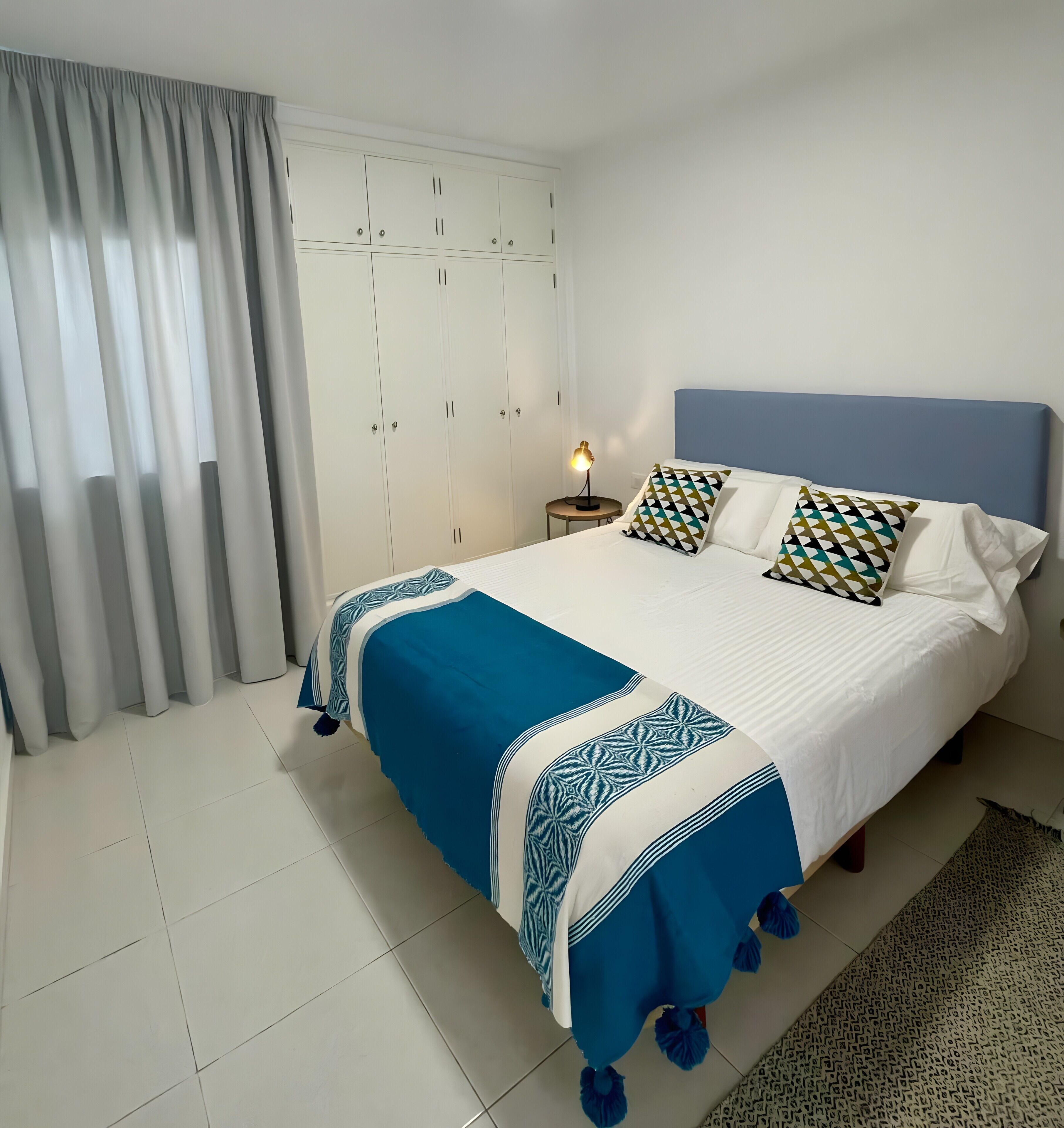 3 室のベッドルーム、アイロン / アイロン台、WiFi (無料)、ベッドシーツ