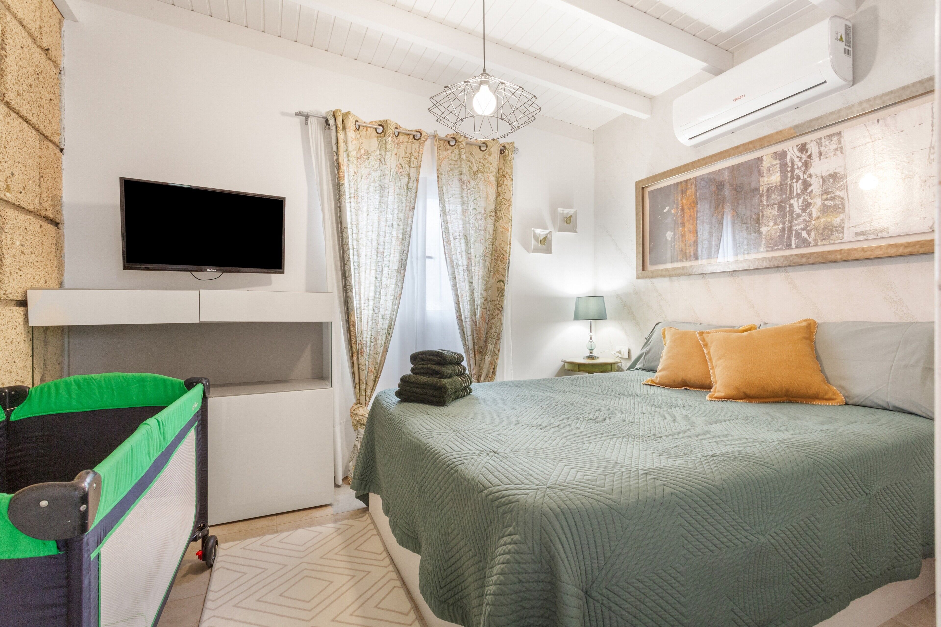 2 室のベッドルーム、WiFi (無料)、ベッドシーツ