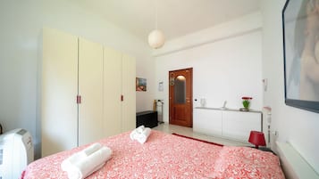 2 Schlafzimmer, BĂŒgeleisen/BĂŒgelbrett, kostenloses WLAN, BettwĂ€sche