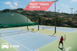 Sports court - Holiday Home 'Villa Verde - 300m from the Sea' with Private Garden, Wi-Fi & AC (Bordighera)