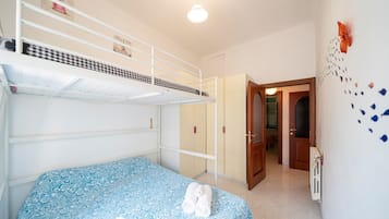 2 chambres, fer et planche à repasser, Wi-Fi gratuit, draps fournis