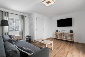 TV - Vacation Home 'Casa Otilia' with Sea View, Private Terrace and Wi-Fi (Arafo)