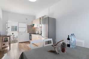 Fridge, microwave, oven, stovetop - Vacation Home 'Casa Otilia' with Sea View, Private Terrace and Wi-Fi (Arafo)