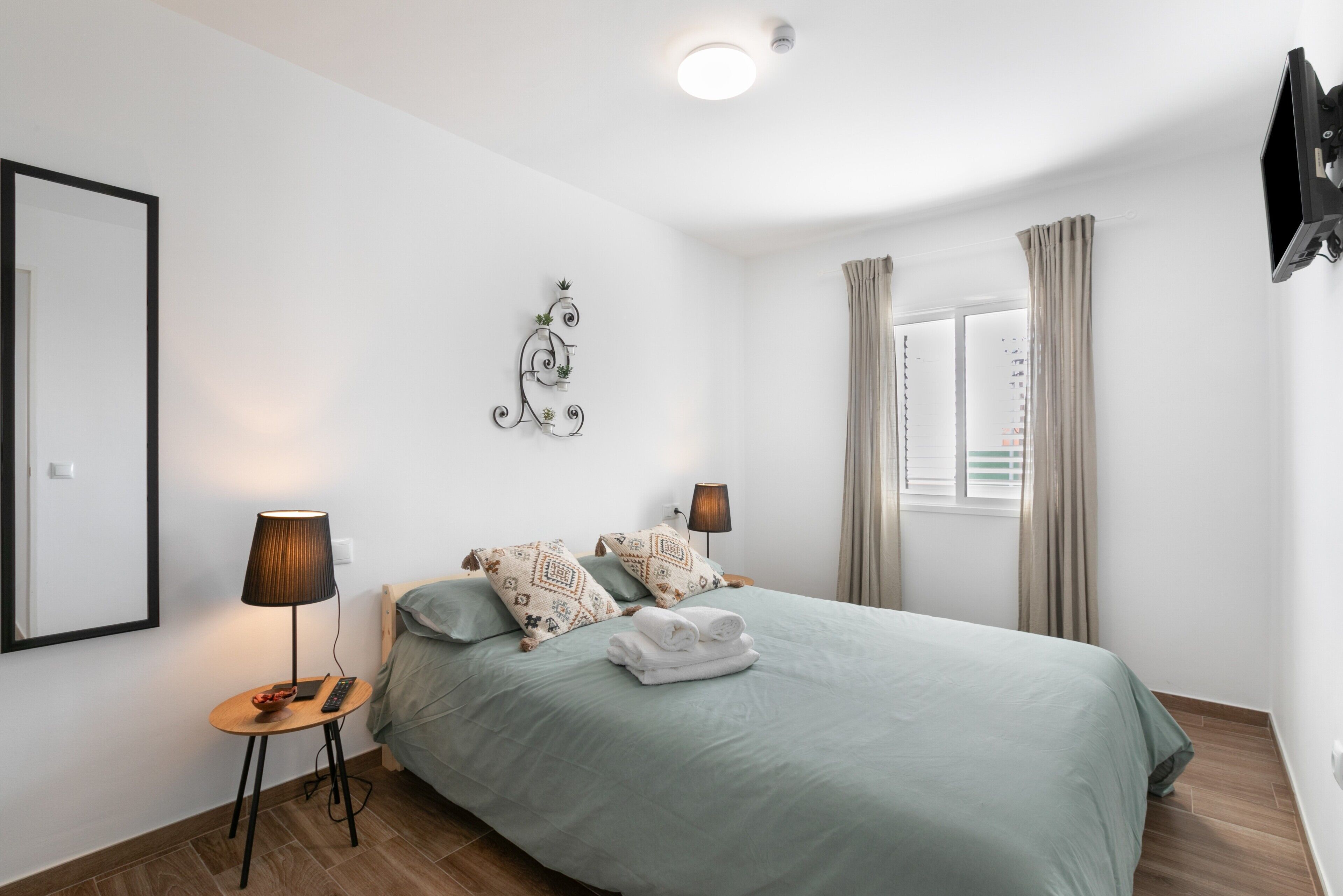 3 bedrooms, iron/ironing board, free WiFi, bed sheets