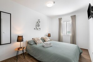 3 bedrooms, iron/ironing board, free WiFi, bed sheets - Vacation Home 'Casa Otilia' with Sea View, Private Terrace and Wi-Fi (Arafo)