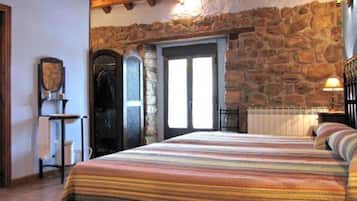 6 slaapkamers, een strijkplank/strijkijzer, wifi, beddengoed