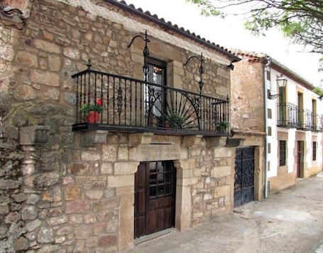 Exterior. Country House 'Complejo Las Frascuelas' with Mountain View, Private Terrace and Wi-Fi