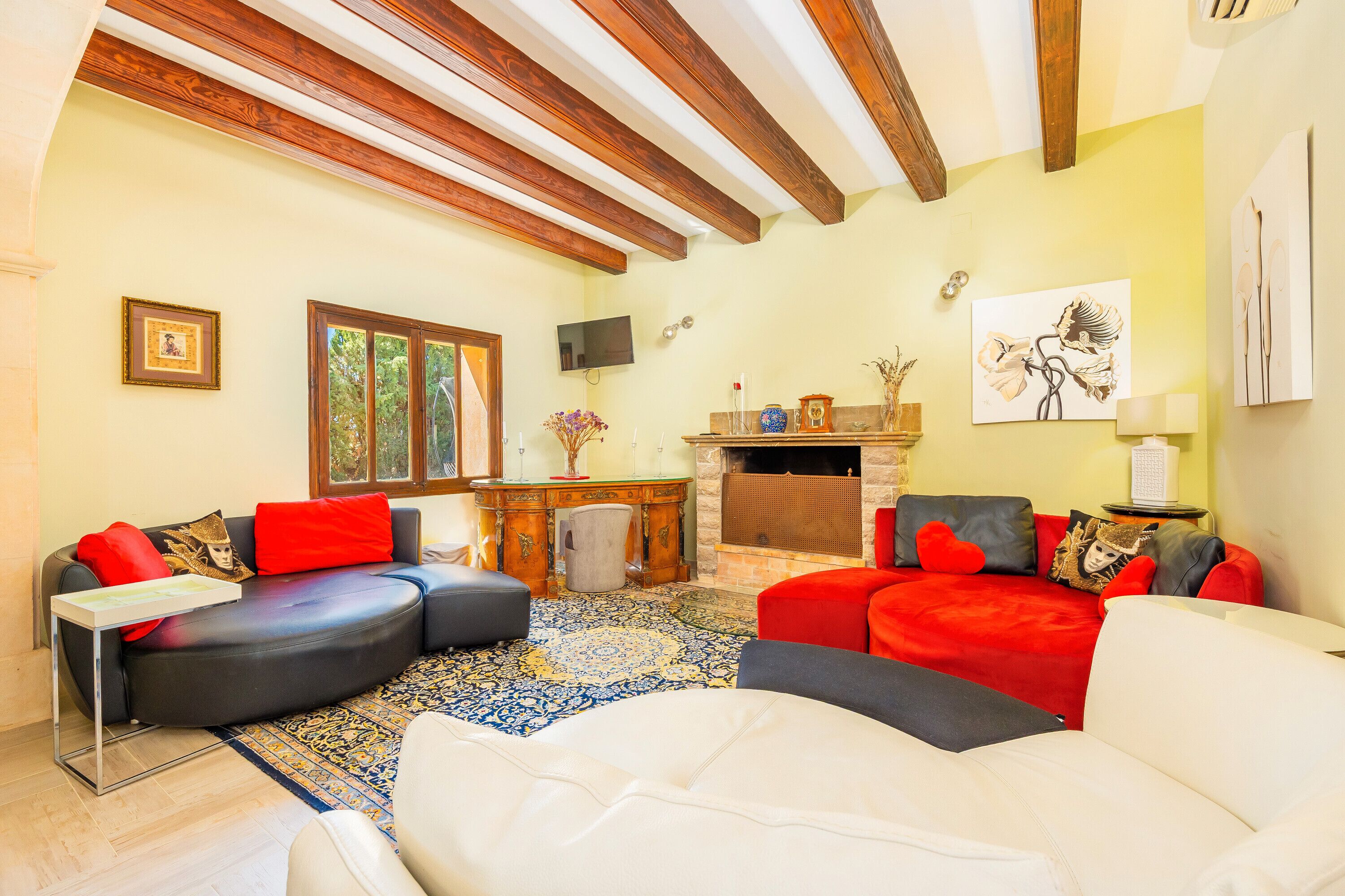 Televisie en een open haard