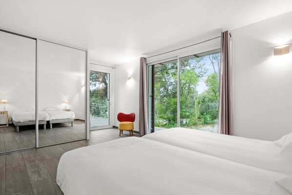 3 bedrooms, iron/ironing board, free WiFi, bed sheets