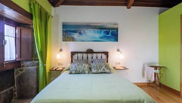 2 bedrooms, iron/ironing board, bed sheets