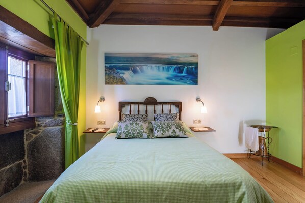 2 chambres, fer et planche à repasser, draps fournis