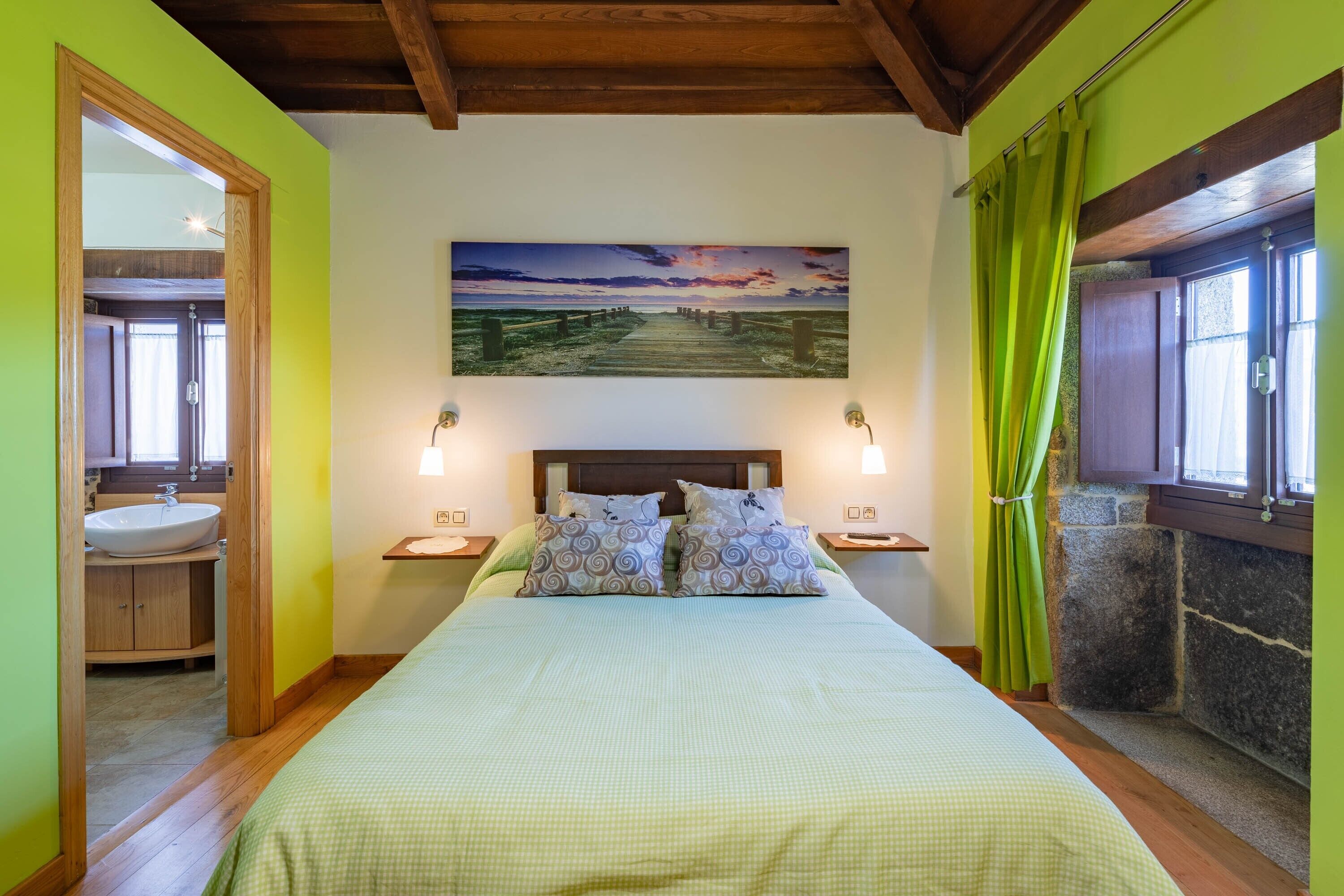 2 chambres, fer et planche à repasser, draps fournis