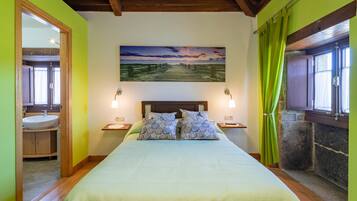 2 habitaciones, tabla de planchar con plancha y ropa de cama