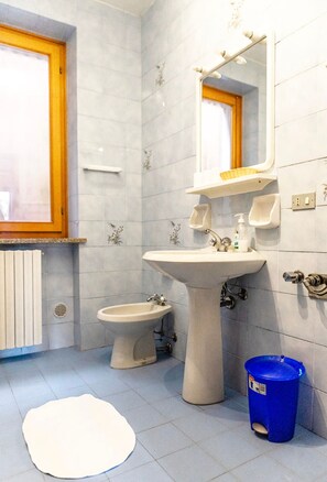 Shower, towels