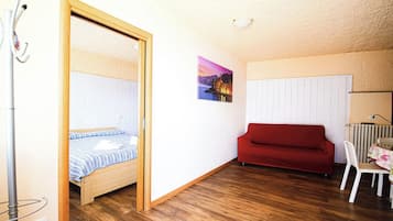 1 bedroom, free WiFi, bed sheets