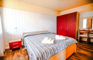 1 bedroom, free WiFi, bed sheets