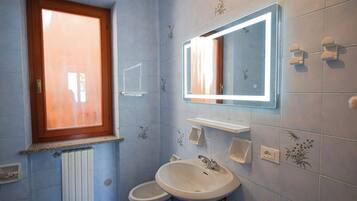 Shower, towels