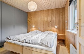 5 bedrooms, iron/ironing board, free WiFi - Cozy home in Jerup with WiFi (Jerup)