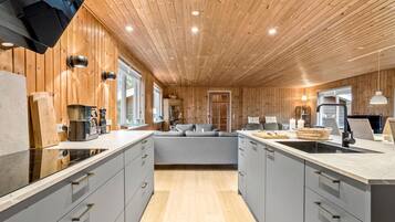 Fridge, dishwasher, coffee/tea maker