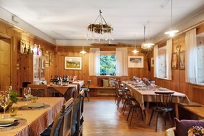 Dining - Room 'Alter Fausthof Lona' with Mountain View, Shared Terrace and Wi-Fi (Fiè allo Sciliar)
