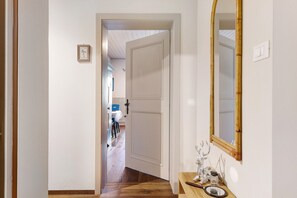 Interior - Room 'Alter Fausthof Lona' with Mountain View, Shared Terrace and Wi-Fi (Fiè allo Sciliar)