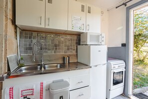 Réfrigérateur, micro-ondes, four, cafetière/bouilloire