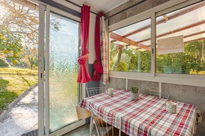 Dining - Studio 'Corail' with Private Terrace, Shared Garden and Wi-Fi (GENOUILLE)