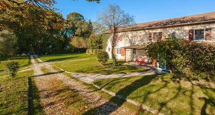 Studio 'Corail' avec Terrasse Privée, Jardin Commun et Wi-Fi