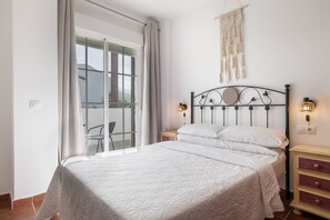 3 slaapkamers, een strijkplank/strijkijzer, gratis wifi, beddengoed