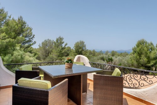 Holiday Home 'Casa Luisa' with Sea View, Private Pool and Wi-Fi