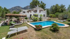 A house with a swimming pool, outdoor furniture, and a garden. - Holiday Home 'Casa Luisa' with Sea View, Private Pool and Wi-Fi (Betlem)