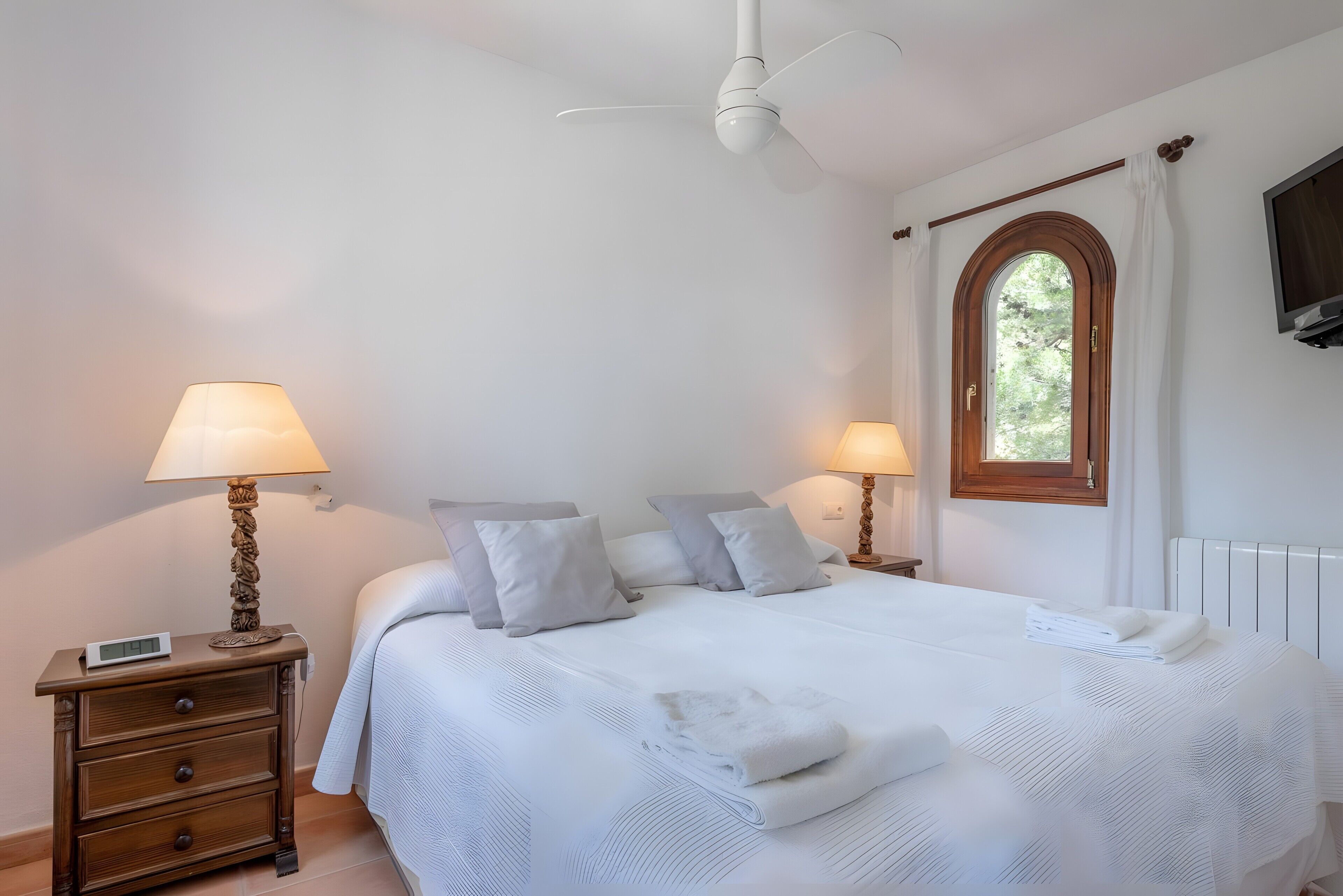 3 slaapkamers, een strijkplank/strijkijzer, gratis wifi, beddengoed