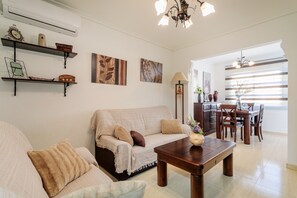 TV - Apartment 'Duplex En Gran Alacant' with Shared Pool, Wi-Fi and Air Conditioning (Puerto Marino)