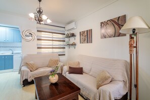 TV - Apartment 'Duplex En Gran Alacant' with Shared Pool, Wi-Fi and Air Conditioning (Puerto Marino)