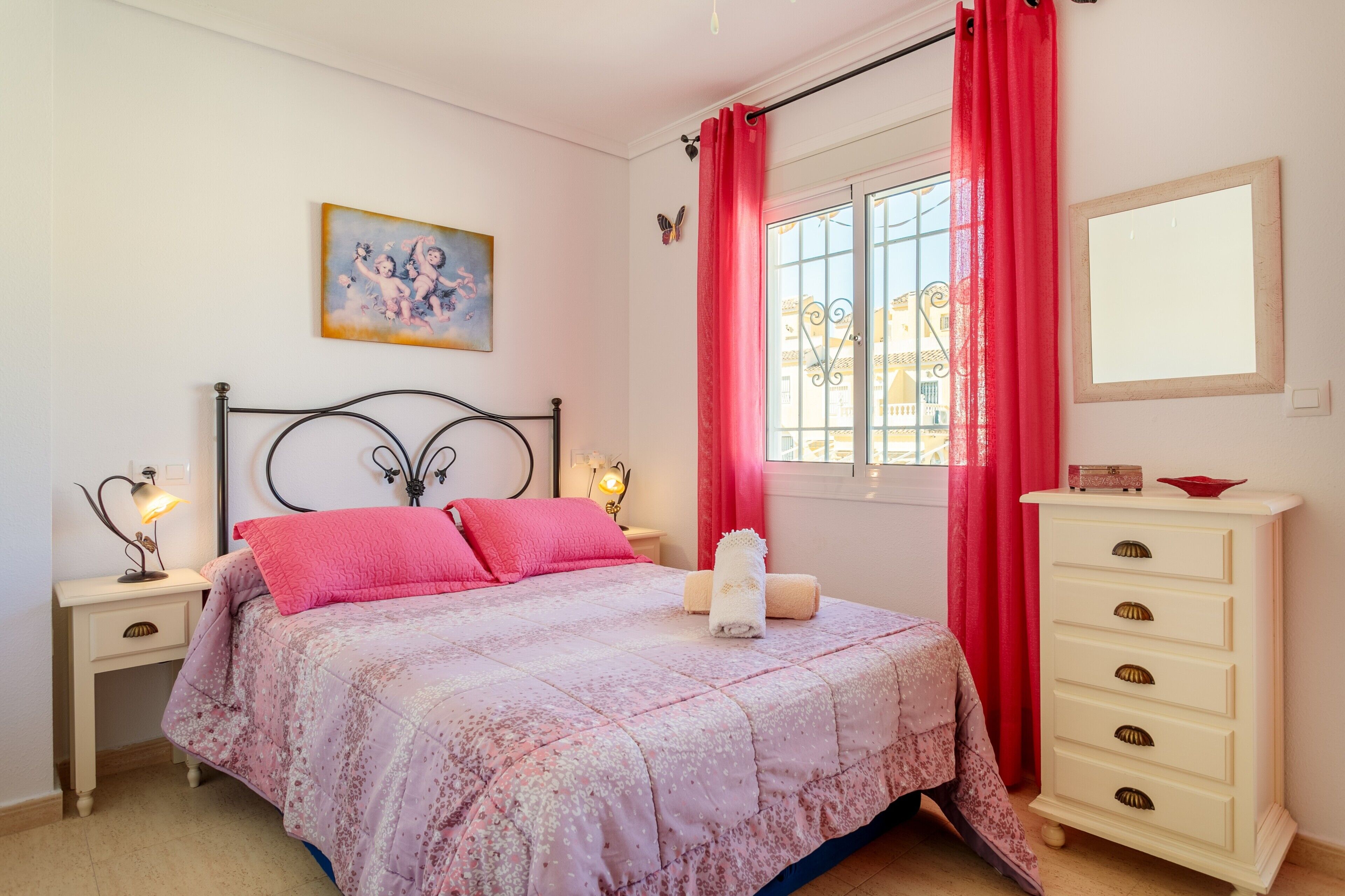 2 chambres, fer et planche à repasser, Wi-Fi gratuit, draps fournis