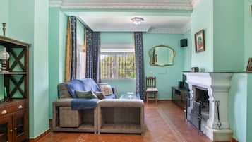 TV, caminetto, tavolo da ping pong