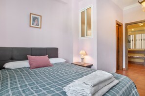 4 habitaciones, tabla de planchar con plancha y wifi gratis 